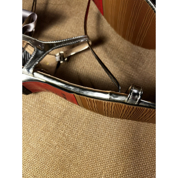 Silver Sandals with Bows- Big Girls size 3.5 Xian Meng Xian Ying - Picture 7 of 15